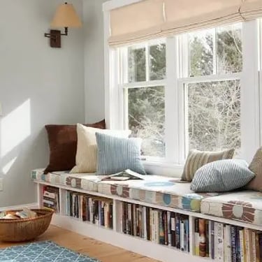 Un coin cosy sous la fenêtre 
