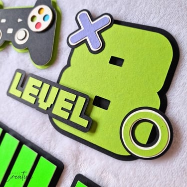 Cake topper element in a shape of number 8 and a word LEVEL on it