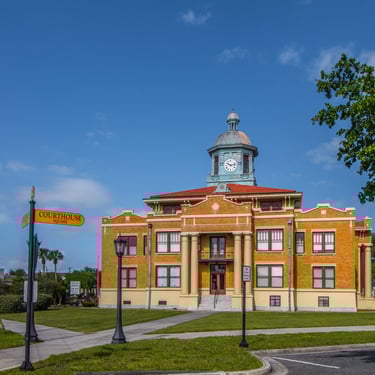 Courthouse in Inverness, Florida small towns 