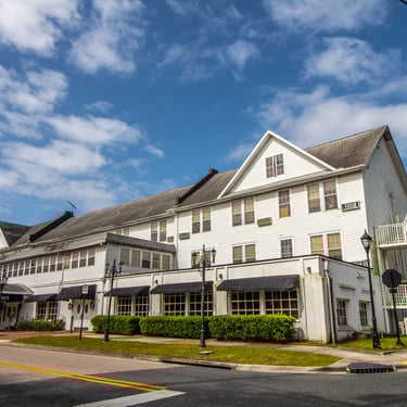 Historic hotel in Downtown Inverness