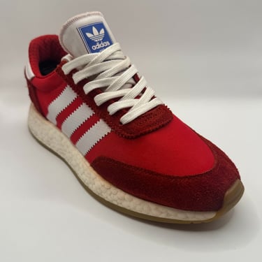 KicksReboot carried out a comprehensive renovation of Adidas Iniki Runner shoes, photo taken after the process