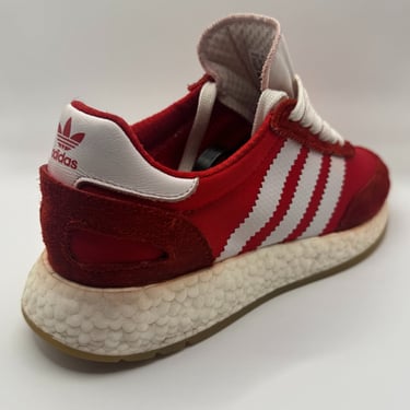 KicksReboot carried out a comprehensive renovation of Adidas Iniki Runner shoes, photo taken after the process