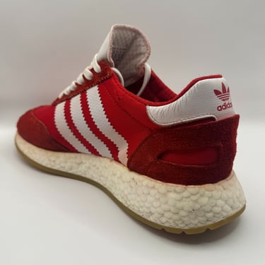 KicksReboot carried out a comprehensive renovation of Adidas Iniki Runner shoes, photo taken after the process