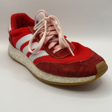KicksReboot carried out a comprehensive renovation of Adidas Iniki Runner shoes, photo taken before the process
