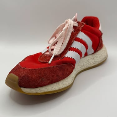 KicksReboot carried out a comprehensive renovation of Adidas Iniki Runner shoes, photo taken before the process