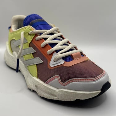 KicksReboot carried out a renovation of Adidas Karlie Kloss, sewing plastic mesh, the photo was taken after the process