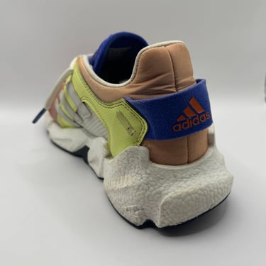 KicksReboot carried out a renovation of Adidas Karlie Kloss, sewing plastic mesh, the photo was taken after the process