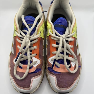 KicksReboot carried out a renovation of Adidas Karlie Kloss, sewing plastic mesh, the photo was taken before the process