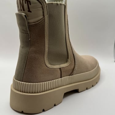 KicksReboot did a basic cleaning of the Gant Frenny suede boots, they were in good condition, photo taken after the process