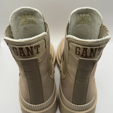 KicksReboot did a basic cleaning of the Gant Frenny suede boots, they were in good condition, photo taken after the process