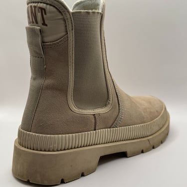 KicksReboot did a basic cleaning of the Gant Frenny suede boots, they were in good condition, photo taken before the process