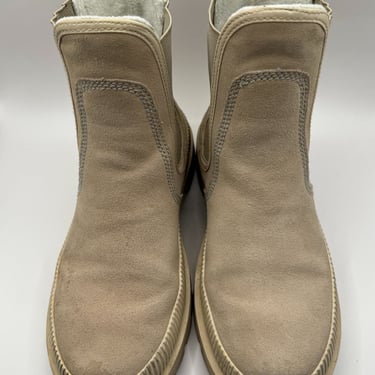 KicksReboot did a basic cleaning of the Gant Frenny suede boots, they were in good condition, photo taken before the process