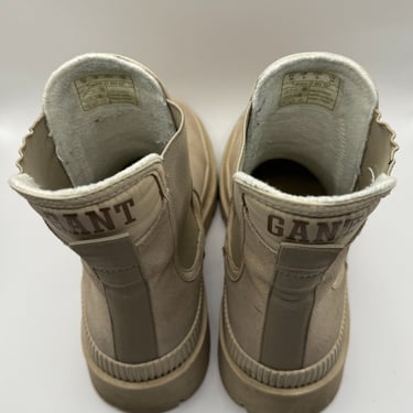 KicksReboot did a basic cleaning of the Gant Frenny suede boots, they were in good condition, photo taken before the process