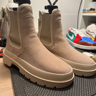 KicksReboot did a basic cleaning of the Gant Frenny suede boots, they were in good condition, photo taken during the process