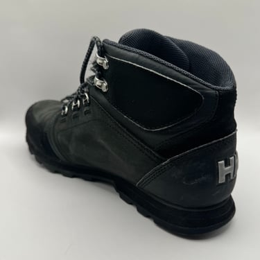 KicksReboot did a deep renovation of Helly Hansen Koppervik, dyeing of suede, photo taken before the process