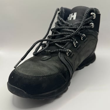 KicksReboot did a deep renovation of Helly Hansen Koppervik, dyeing of suede, photo taken before the process