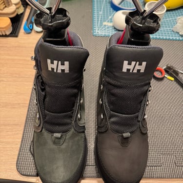 KicksReboot did a deep renovation of Helly Hansen Koppervik, dyeing of suede, photo taken during the process