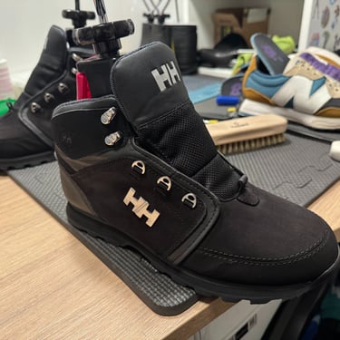 KicksReboot did a deep renovation of Helly Hansen Koppervik, dyeing of suede, photo taken during the process