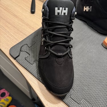 KicksReboot did a deep renovation of Helly Hansen Koppervik, dyeing of suede, photo taken during the process