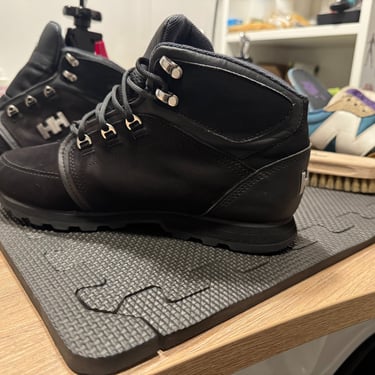 KicksReboot did a deep renovation of Helly Hansen Koppervik, dyeing of suede, photo taken during the process