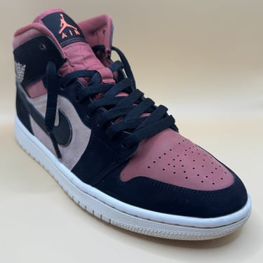 KicksReboot did a basic renovation of Jordan 1 Canyon Rust, color refresh and unyellowing, photo taken after the process