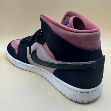 KicksReboot did a basic renovation of Jordan 1 Canyon Rust, color refresh and unyellowing, photo taken after the process
