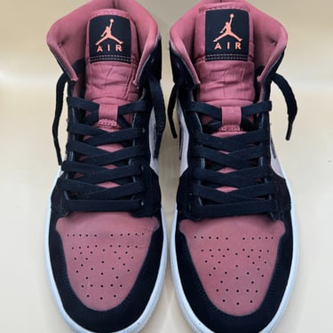 KicksReboot did a basic renovation of Jordan 1 Canyon Rust, color refresh and unyellowing, photo taken after the process