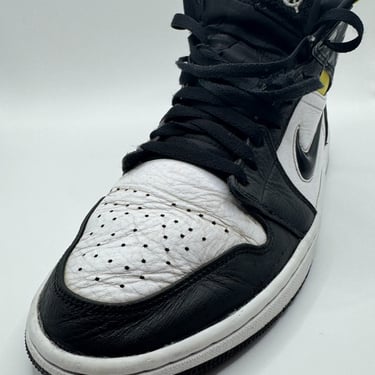 KicksReboot performed an unyellowing procedure on the midsoles of the Jordan 1 Quai 54, photo taken after the process