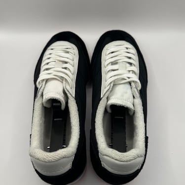 KicksReboot carried out a renovation of Mango Sneakers, the sole was unglued, the photo was taken after the process