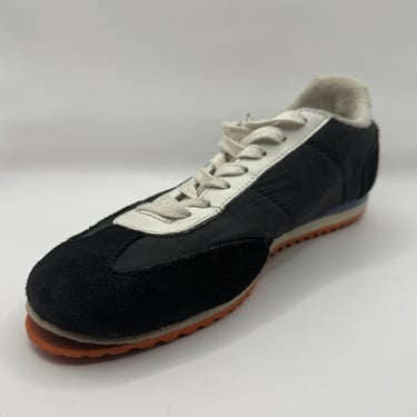 KicksReboot carried out a renovation of Mango Sneakers, the sole was unglued, the photo was taken before the process