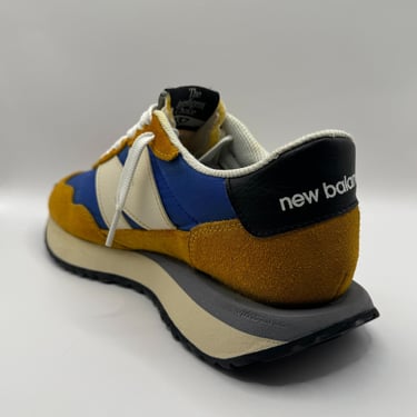 KicksReboot did a basic cleaning of New Balance 237 shoes, they were in good condition, photo taken after the process
