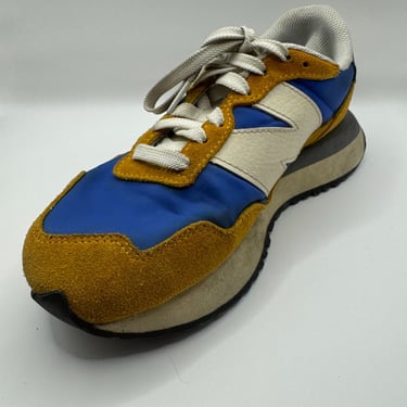 KicksReboot did a basic cleaning of New Balance 237 shoes, they were in good condition, photo taken before the process