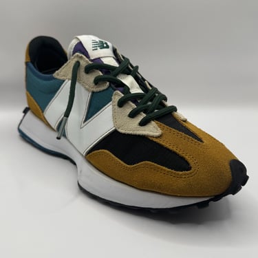 KicksReboot carried out a basic cleaning of New Balance 327 shoes, photo taken after the process