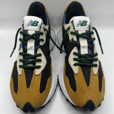 KicksReboot carried out a basic cleaning of New Balance 327 shoes, photo taken after the process