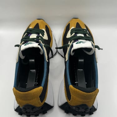KicksReboot carried out a basic cleaning of New Balance 327 shoes, photo taken after the process