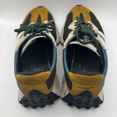 KicksReboot carried out a basic cleaning of New Balance 327 shoes, photo taken before the process