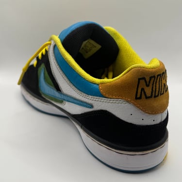 KicksReboot carried out a renovation of Nike 6 Zoon Oncore, dyeing of suede, the photo was taken after the process