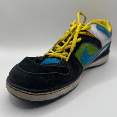 KicksReboot carried out a renovation of Nike 6 Zoon Oncore, dyeing of suede, the photo was taken before the process