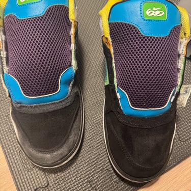 KicksReboot carried out a renovation of Nike 6 Zoon Oncore, dyeing of suede, the photo was taken during the process