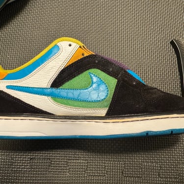 KicksReboot carried out a renovation of Nike 6 Zoon Oncore, dyeing of suede, the photo was taken during the process
