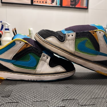 KicksReboot carried out a renovation of Nike 6 Zoon Oncore, dyeing of suede, the photo was taken during the process
