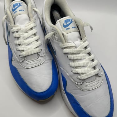 KicksReboot did a deep renovation of Nike Air Max 1 Jewel, repainting the upper and midsole, photo taken after the process