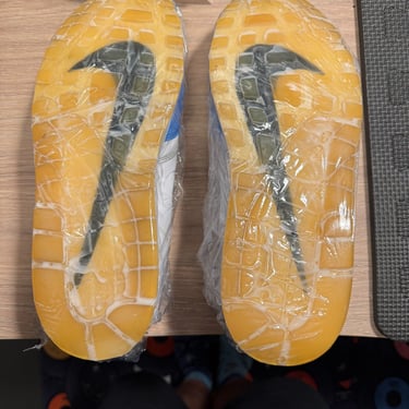KicksReboot did a deep renovation of Nike Air Max 1 Jewel, repainting the upper and midsole, photo taken during the process