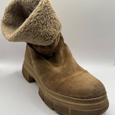 KicksReboot did a deep cleaning of Tommy Hilfiger suede shoes, photo taken before the process