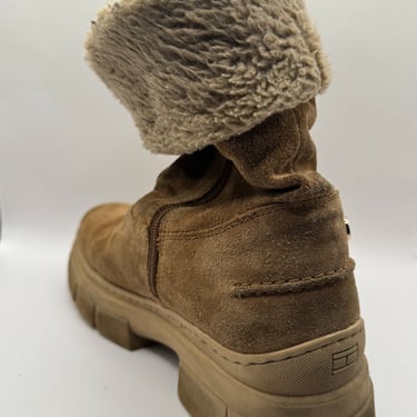 KicksReboot did a deep cleaning of Tommy Hilfiger suede shoes, photo taken before the process