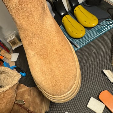 KicksReboot did a deep cleaning of Tommy Hilfiger suede shoes, photo taken during the process