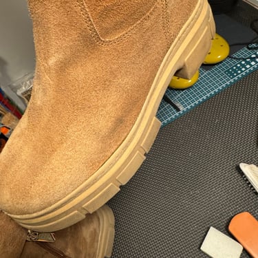 KicksReboot did a deep cleaning of Tommy Hilfiger suede shoes, photo taken during the process