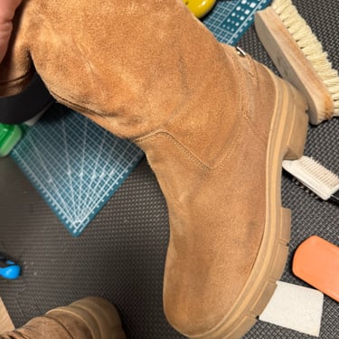 KicksReboot did a deep cleaning of Tommy Hilfiger suede shoes, photo taken during the process