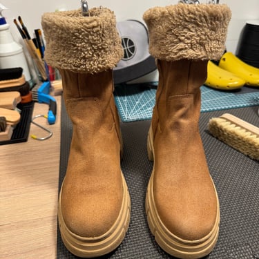 KicksReboot did a deep cleaning of Tommy Hilfiger suede shoes, photo taken during the process