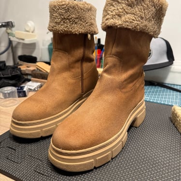 KicksReboot did a deep cleaning of Tommy Hilfiger suede shoes, photo taken during the process